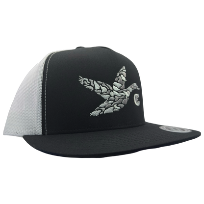 Yupoong 6006 snapback with graphic of duck and the CE logo #black/white